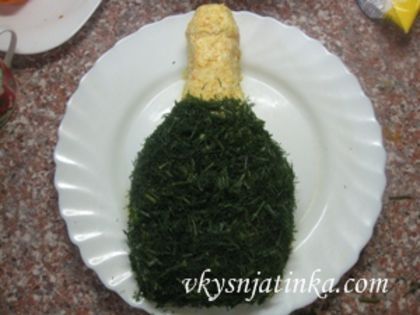 partea de jos se orneaza cu marar inghetat si partea de sus cu seminte de susan - Idei de aranjare a platourilor pentru ocazii speciale