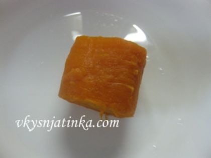 se taie rondele de morcov fiert pentru petale de trandafir - Idei de aranjare a platourilor pentru ocazii speciale