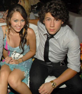 _miley_cyrus_nick_jonas[1] - jonas