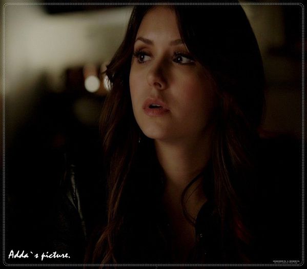 》Nas;pa...#Hayley.=))) Ma simt perfect *se trage din imbratisare si-si umple paharul*#Damon. - here - episode 45 - done