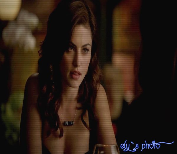 ✿ - Bine. Tu ce mai faci, esti cam scump la vedere .cl; Elena a fost constransa de Klaus sa-si opreasca umanitatea de aia vorbeste asa. #d Stiu=)) #elena
