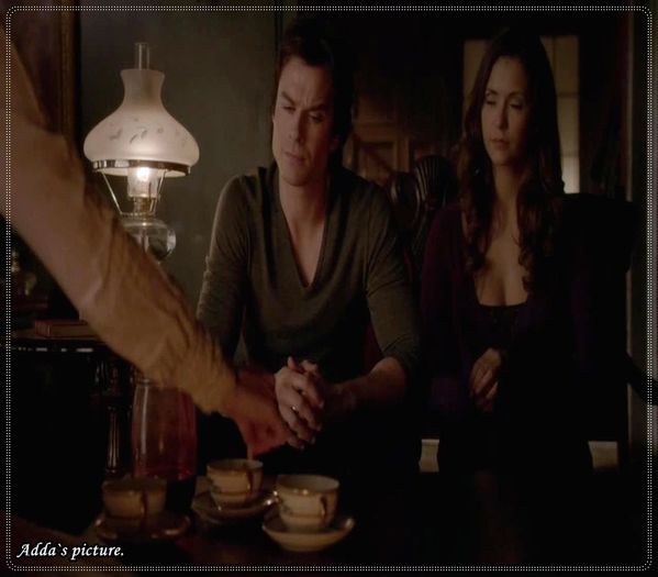 》clk *zambeste* Dap...#Hayley. Buna bah #Fanel. *isi lasa capul pe umarul lui; si zambeste* Da... ciudata experienta ;3 o.o #Damon
