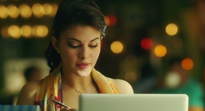 Imi caut ceva de munca. Tu?