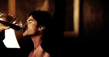 *danseaza idem gif, o trage de mana pe Alexandra*