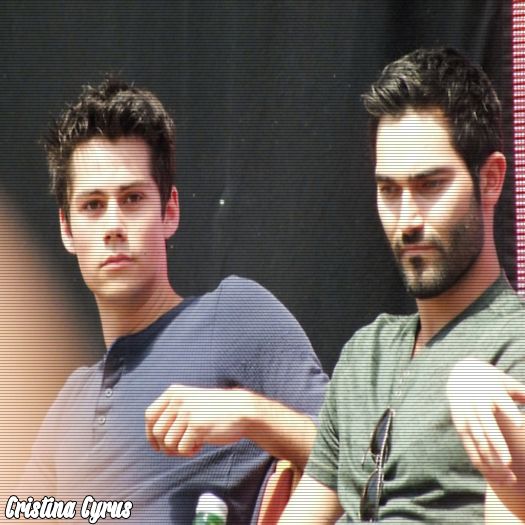 ➹`Петрова пожар.ϟ; *își scoate ghiarele și le înfinge în mici CL; mănâncă 5 deodată* Unde ie muștarul ?
