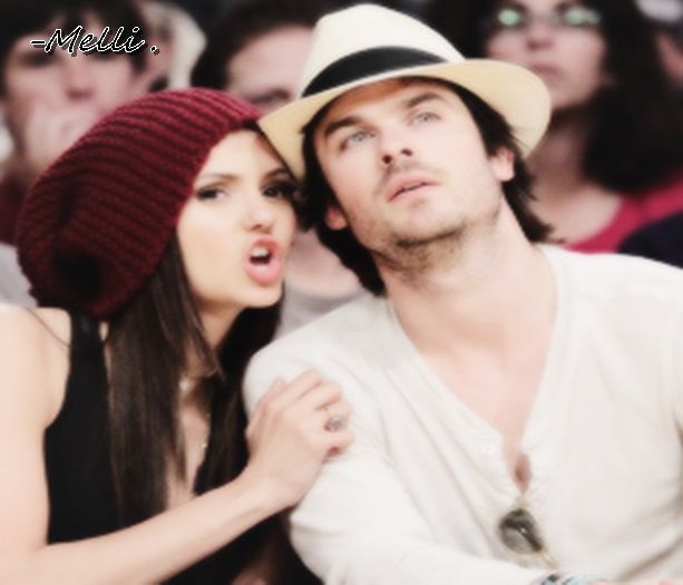 - *dau berea pe gat si parca se opreste cand o vad pe Caro=)))),caut mana Elenei si cand dau,cl; de ea o strang usor♥*LMA LYDIA ;P!♥
