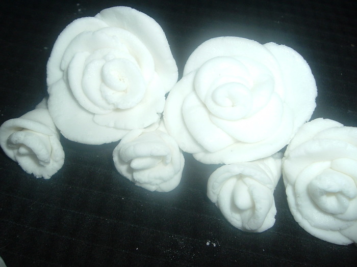 DSCF1736; trandafiri din pasta de zahar praf
