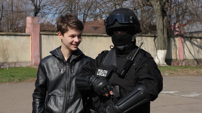 IMG_6985 - saptamana altfel Rares si Vlad in vizita la mascatii Politiei Locale Galati