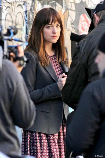 294484-fifty-shades-of-grey-dakota-johnson-diapo-1