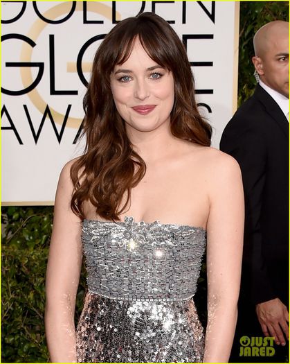 dakota-johnson-trades-grey-for-silver-at-golden-globes-2015-02