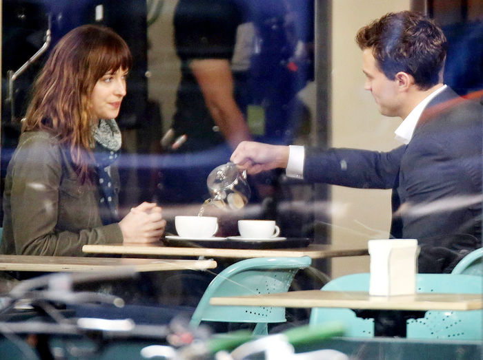1385998607_dakota-johnson-jamie-dornan-zoom