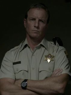 *isi incruciseaza mainile si scoate tan;ga din buzunar*Am gasit astia la tine in camera. Stiles, - episodul 16