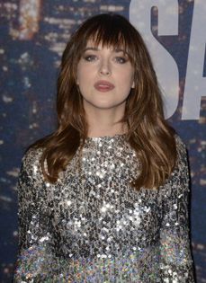 dakota-johnson-2015-snl-celebration-in-new-york-city-09-320x440