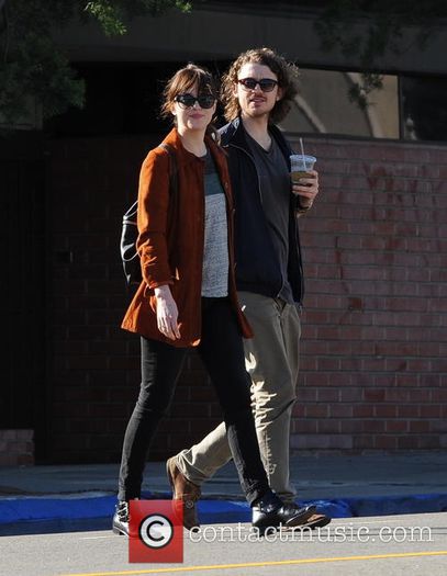 dakota-johnson-dakota-johnson-picks-up-her-dry_4535447