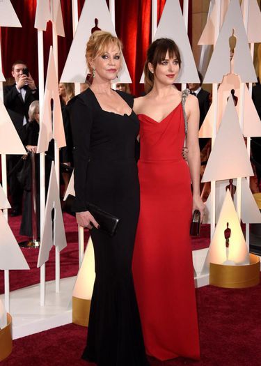 melanie-griffith-y-dakota-johnson-en-la-alfombra