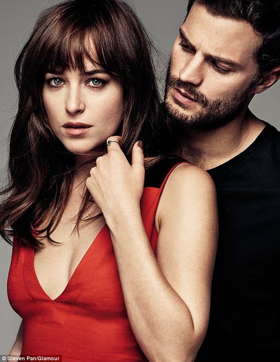 2531AAA000000578-2936860-image-m-19_1422907403980 - Dakota Johnson