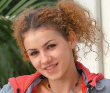 ti-o-mai-amintesti-pe-nicole-roscata-creata-din-lacrimi-de-iubire-vezi-cum-arata-la-8-ani-de-la-term