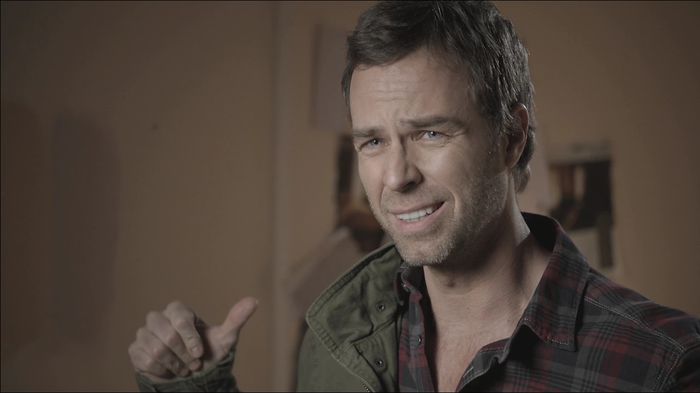 Hai nu fii timid, vorbeste cu noi.