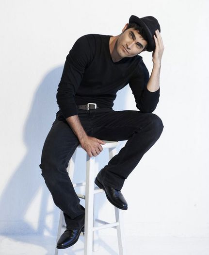 *pune melodia si o canta*; https://www.youtube.com/watch?v=I4Qe_EDG6kI CRISTINA CRISTINA,TE IUBESC CRISTINA ESTI IUBIREA VIETII MELEEE=)))))).
