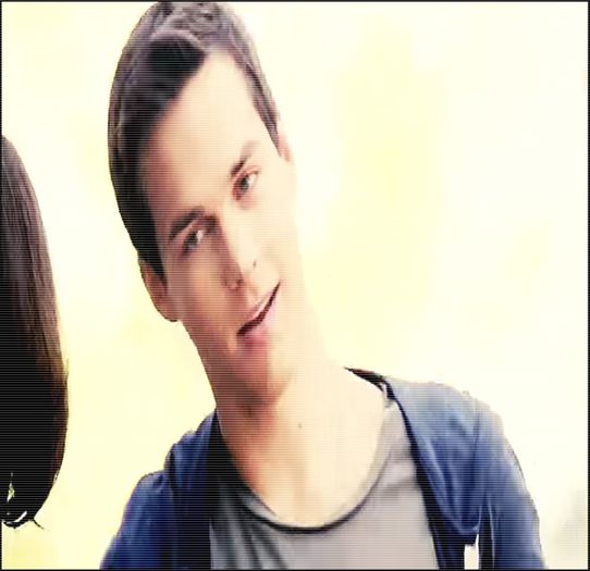 nu stiu :p #cade pe jos si o trage pe el. - here - episode 46 - done