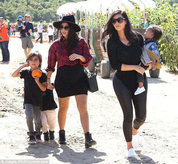 1413671111663_wps_12_Kim_Kardashian_hits_the_p - kourtney k