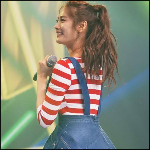 .★. Ce? Nuu~.vorbe de dulce. =)) Hey! A, Minho, ia zi.. cand am amenintat eu pe cineva? :-wVezi? {d}; Nu zice nimic, deci niciodata. :-&quot;..=))

