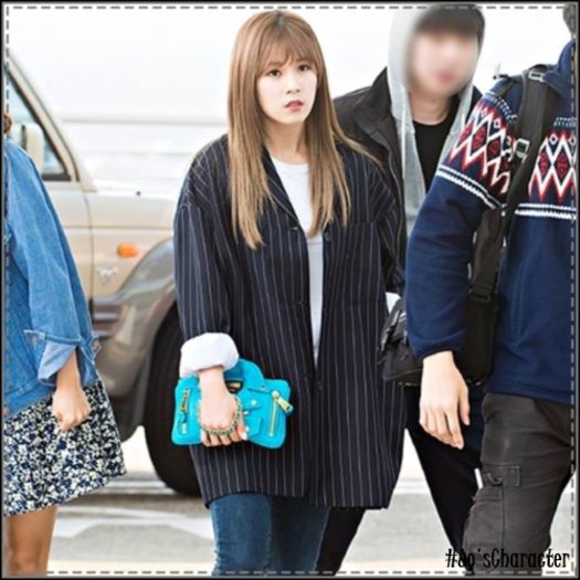 Cho. Care oppa? :)) Tu ai cam multisori. :-" #Boms