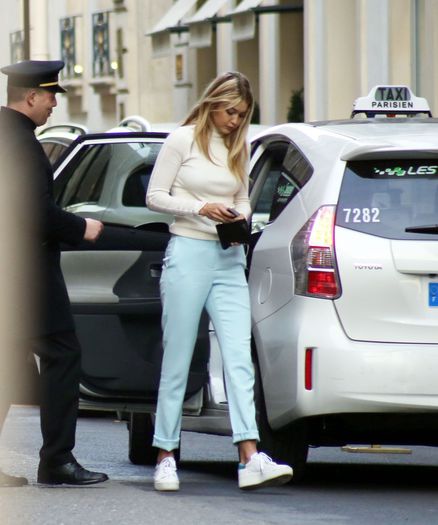 gigi-hadid-street-style-out-in-paris-march-2015_4