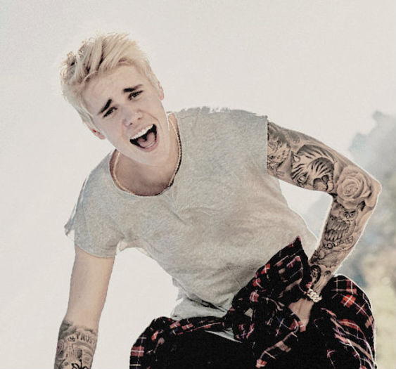 Justin Bieber - Cand eram mica eram inebunita dupa el ..... habar nu am de unde il stiam pe atunci .