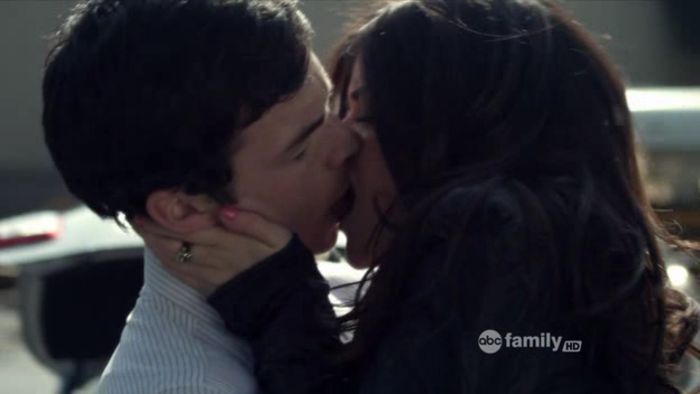 Ezra-Aria-2x02-pretty-little-liars-tv-show-29655368-624-352 - aria amd ezra