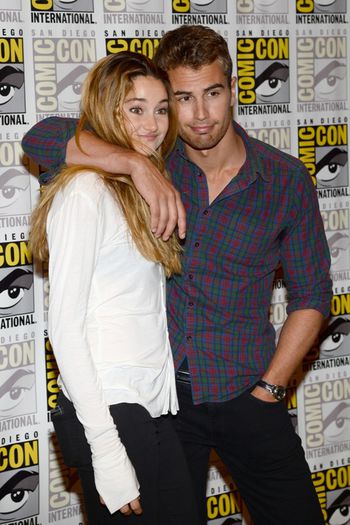 shailene-comic-con-19jul13-21 - THEO JAMES AND SHAILENE WOODLEY