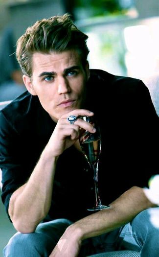 *bea multe pahare* Eu pot, dar sa te vad pe tine#enzo