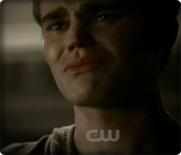 ; *isi sufla m;;cii zgomotos si jeleste si mai tare*