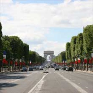 Bulevardul Champs-Élysées - Locuri Turistice