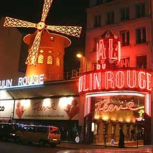 Cabaretul Moulin Rouge - Locuri Turistice