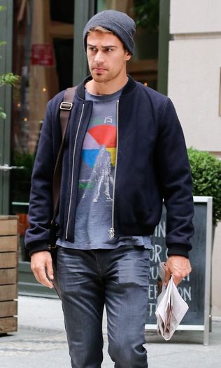 Theo+James+Steps+Out+In+NYC+9G3A9MQTIrxx - x-The handsome Theo James