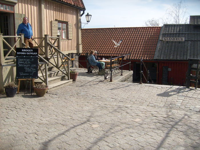 inclusiv pe la crasma - Gastele calugarite de la Skansen