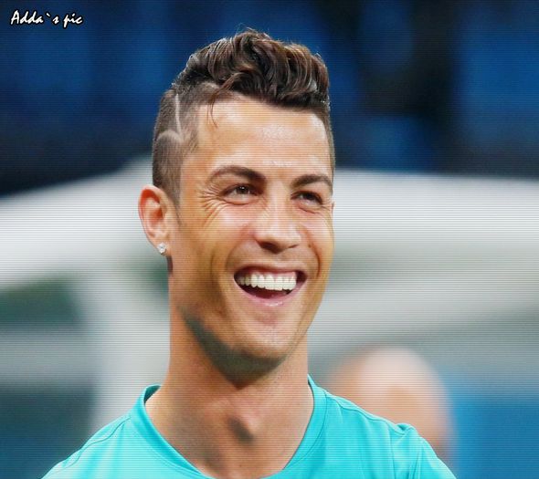 *trece pe langa ei cu barca, ii aude si rade* =)))