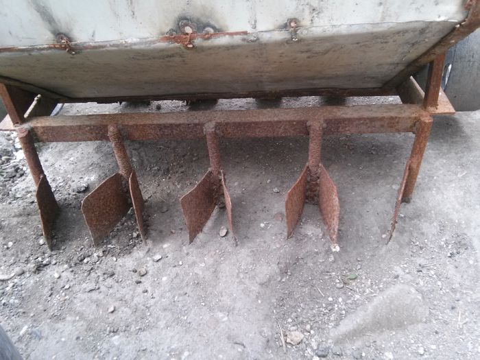 20150504_122815; Patinele care astupa santul si arpagicul
