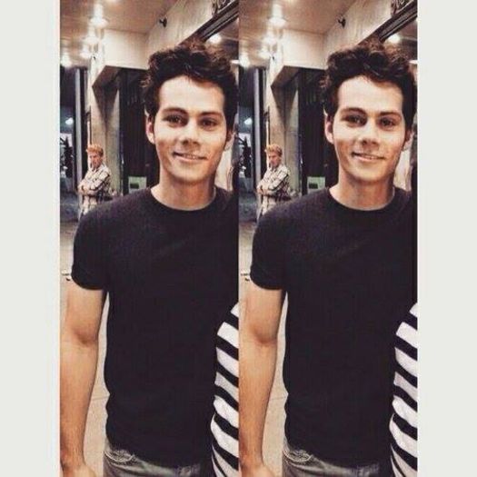 *ii da cu o soseta la nas*