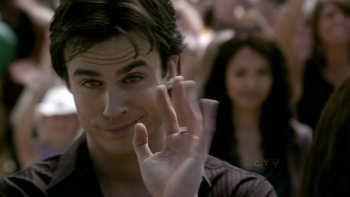 *o invarteste pe Alexandra, ii mai da o palma la qur, iara o mai invarteste..*