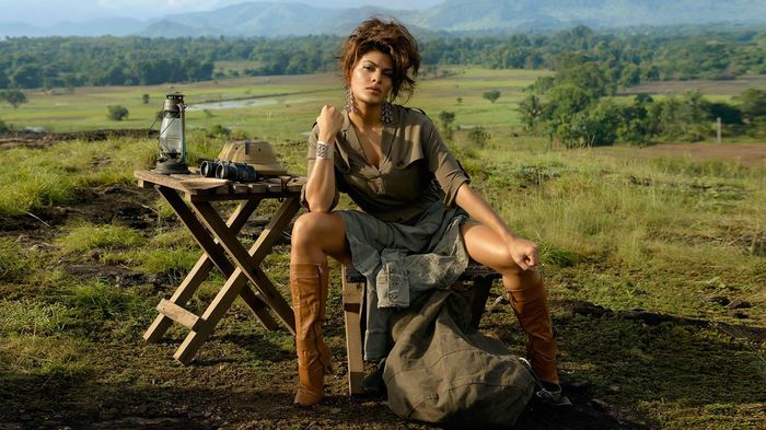 *se aseaza pe scaun si isi face poze*