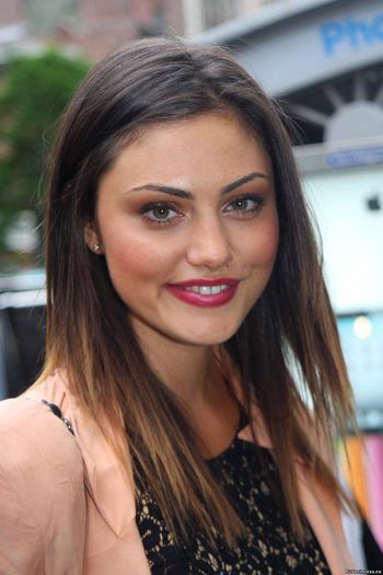 90564445 - phoebe tonkin