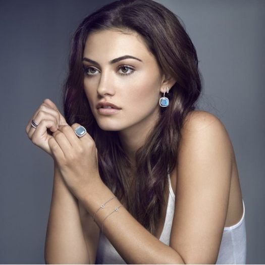 phoebe-tonkin-943086l