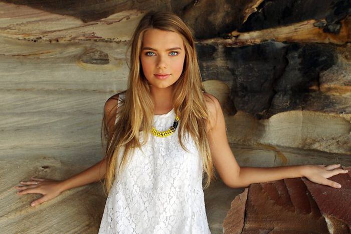 676209-indiana-evans - bella