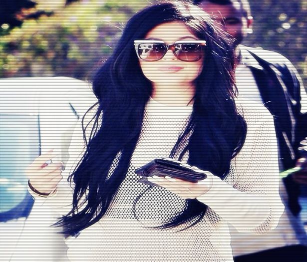 ♚ .nɘɘυp ♔ . nu prea stau pe acasa de obicei si cei care sunt acasa sigur dorm ..