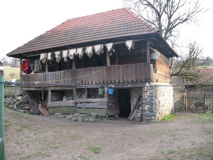 72911_542292149129455_680709819_n