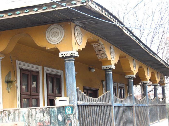 295644_559709620721041_1470135281_n