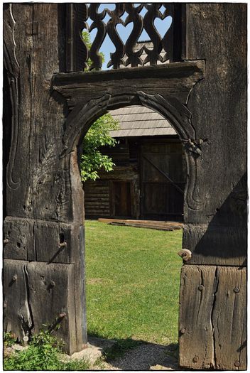 574476_559443077414362_274185926_n