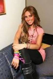 KHBYDXOJQOSTLXGDHHE - Anahi